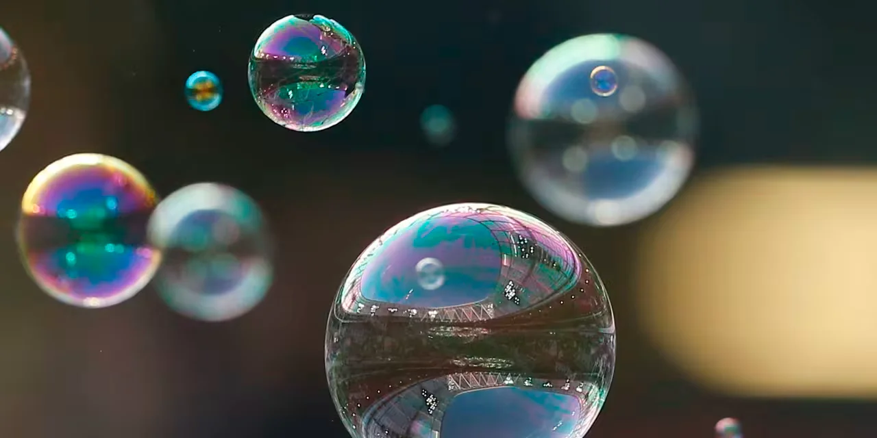 Experts Debate AI Bubble Risks Amid Market Uncertainty