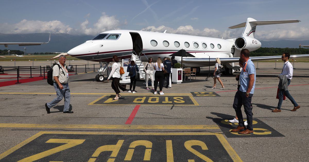 Featured image for Green Aviation: Europe's Business Jets Aim for Emissions Reduction.