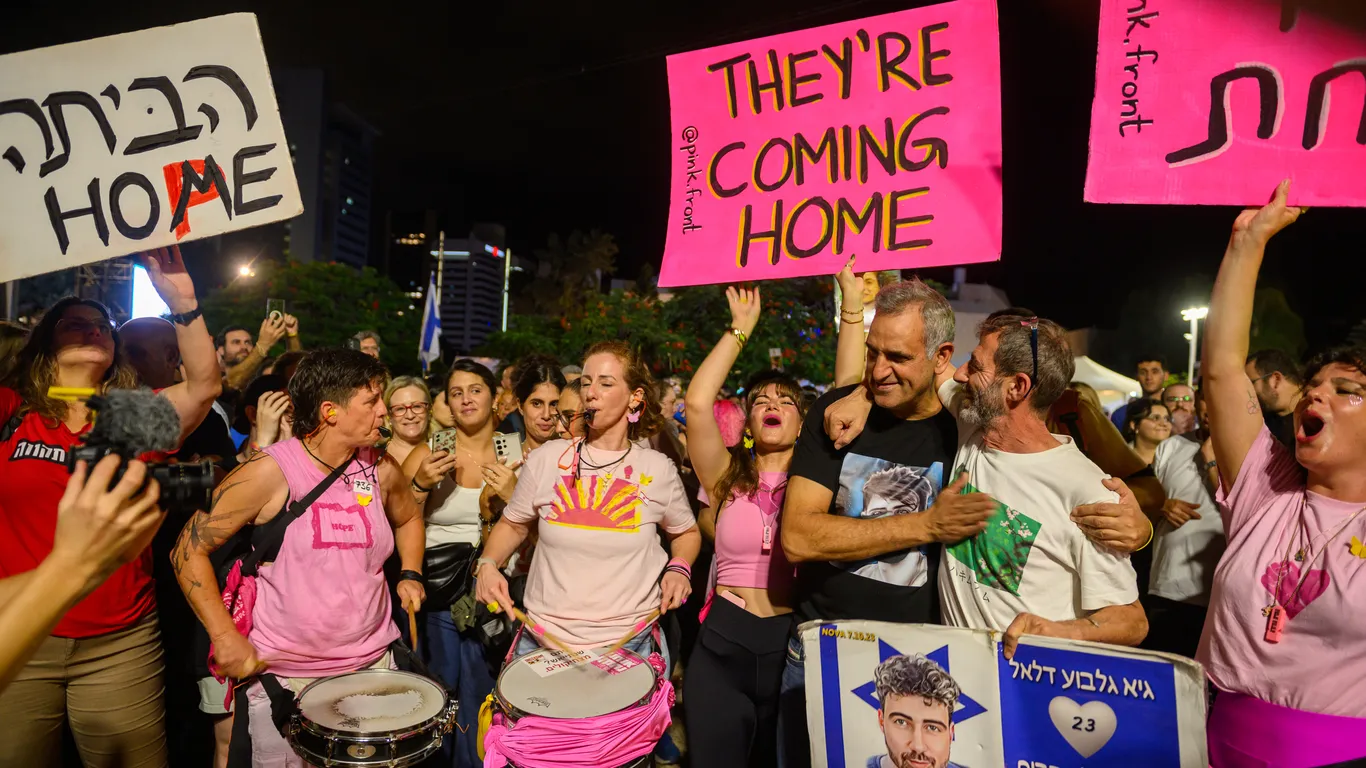 Featured image for Hamas Releases 7 Israeli Hostages in Gaza Peace Deal