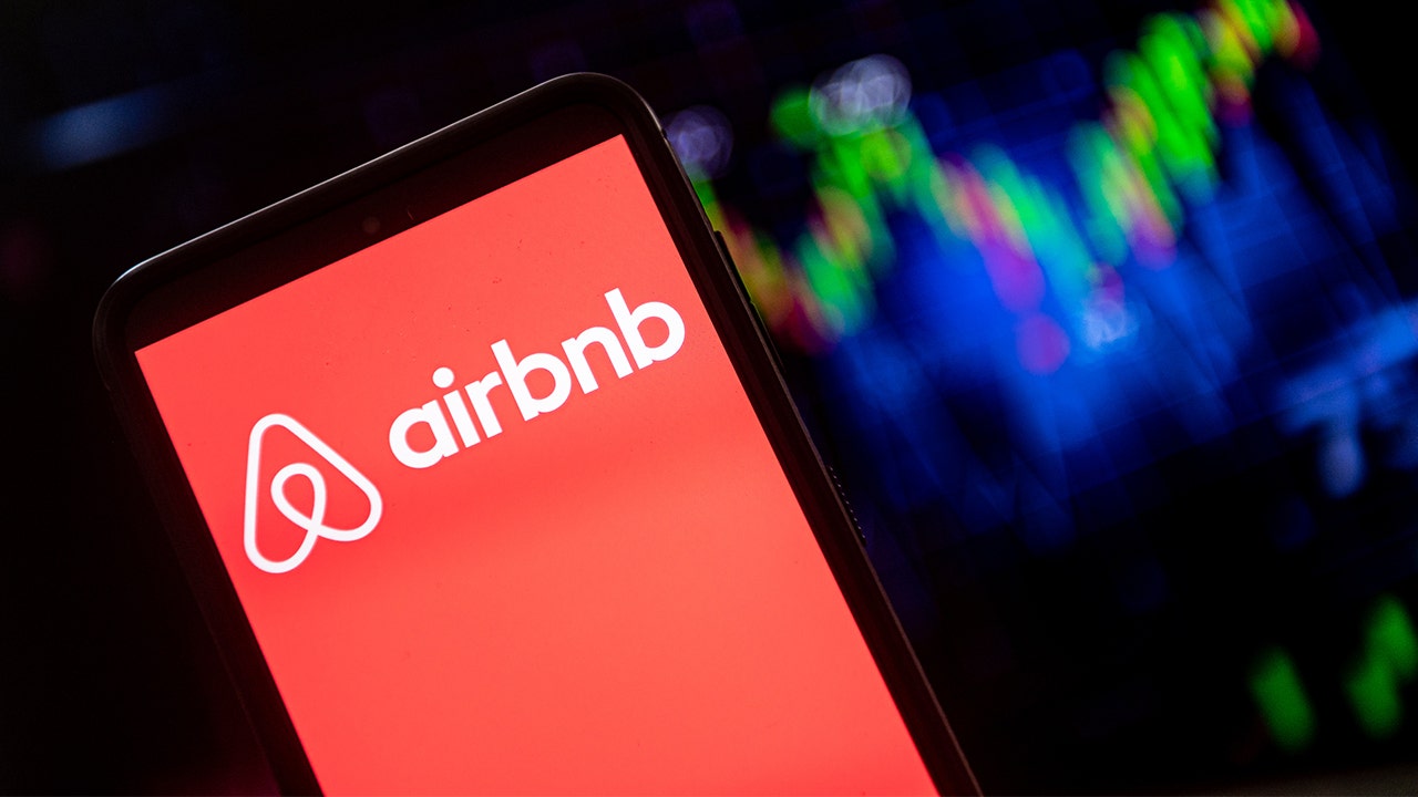 Airbnb Challenges NYC and Newark Regulations in Lawsuits.