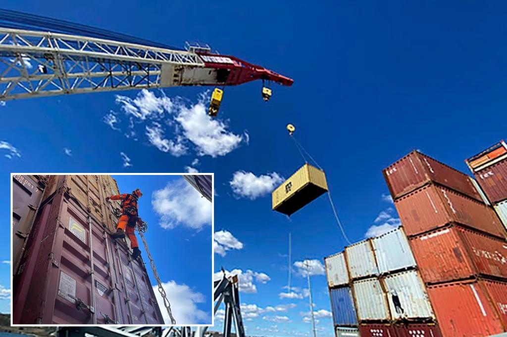 Featured image for "Salvage Crews Commence Key Bridge Container Removal After Ship Collapse"