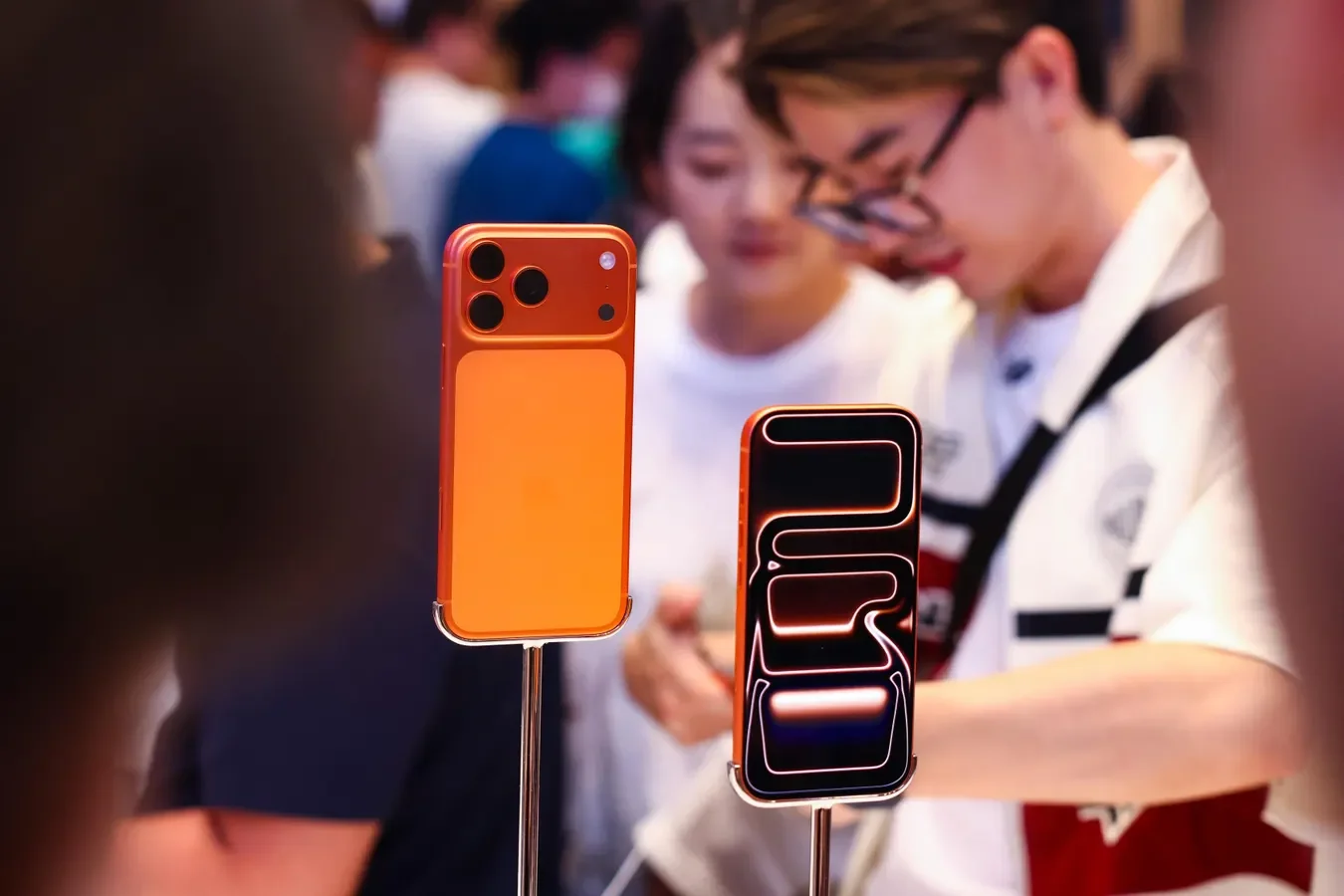 Apple's iPhone 18 Pro to Dramatically Relaunch Its Look, Leak Claims