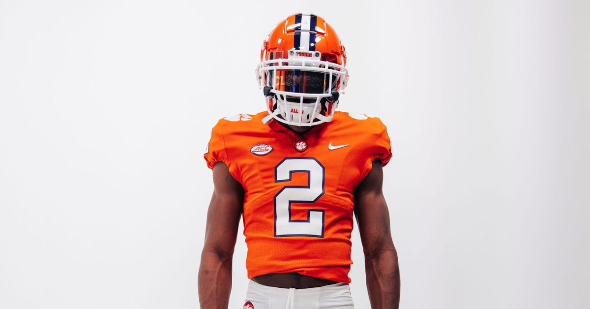 Featured image for "Clemson Dominates Early Signing Period with Top Offensive Playmakers and Stellar Recruiting Class"