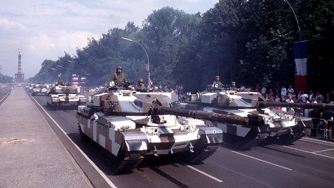 Ukraine's Potential Acquisition of Vintage British Chieftan Tanks