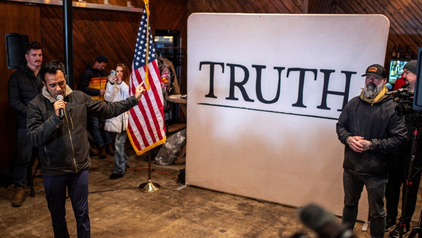 "Vivek Ramaswamy's Response to Trump's Attacks Ahead of Iowa Caucuses"