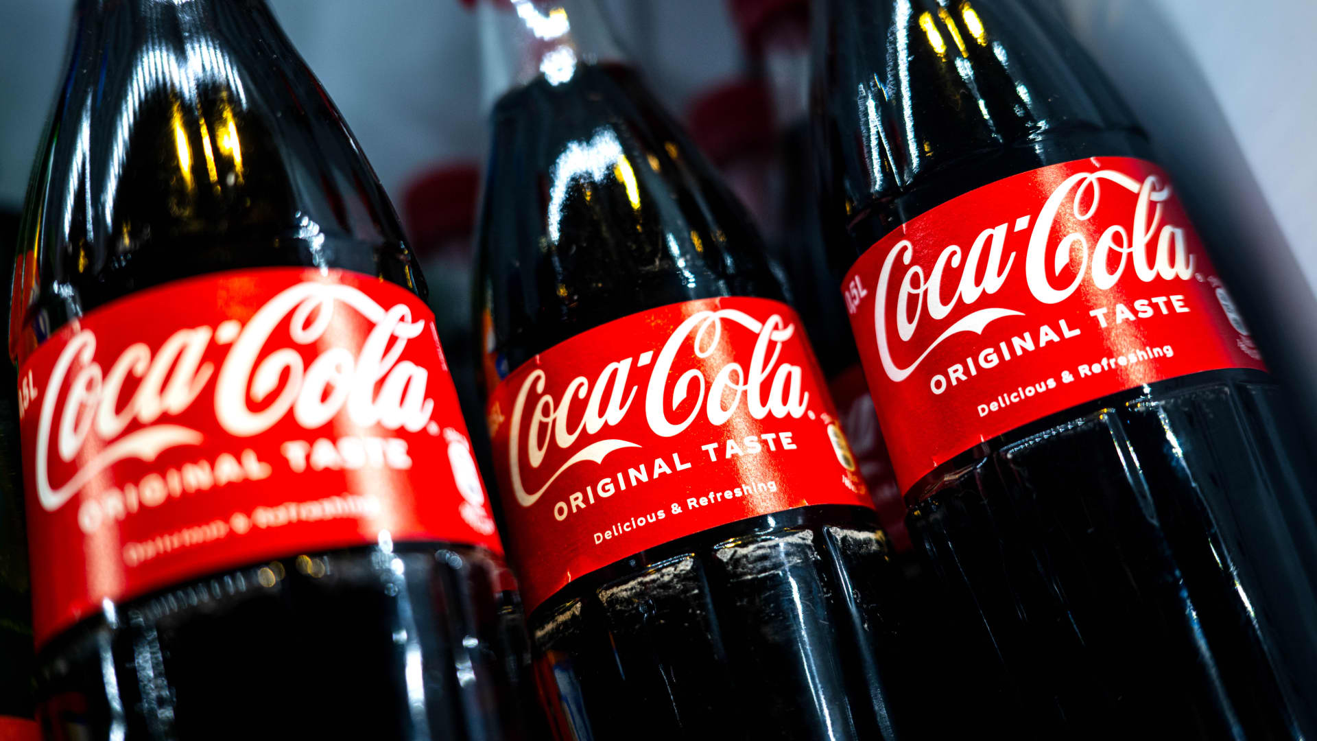Featured image for Coca-Cola's Q3 Revenue Surges Ahead of Earnings Report