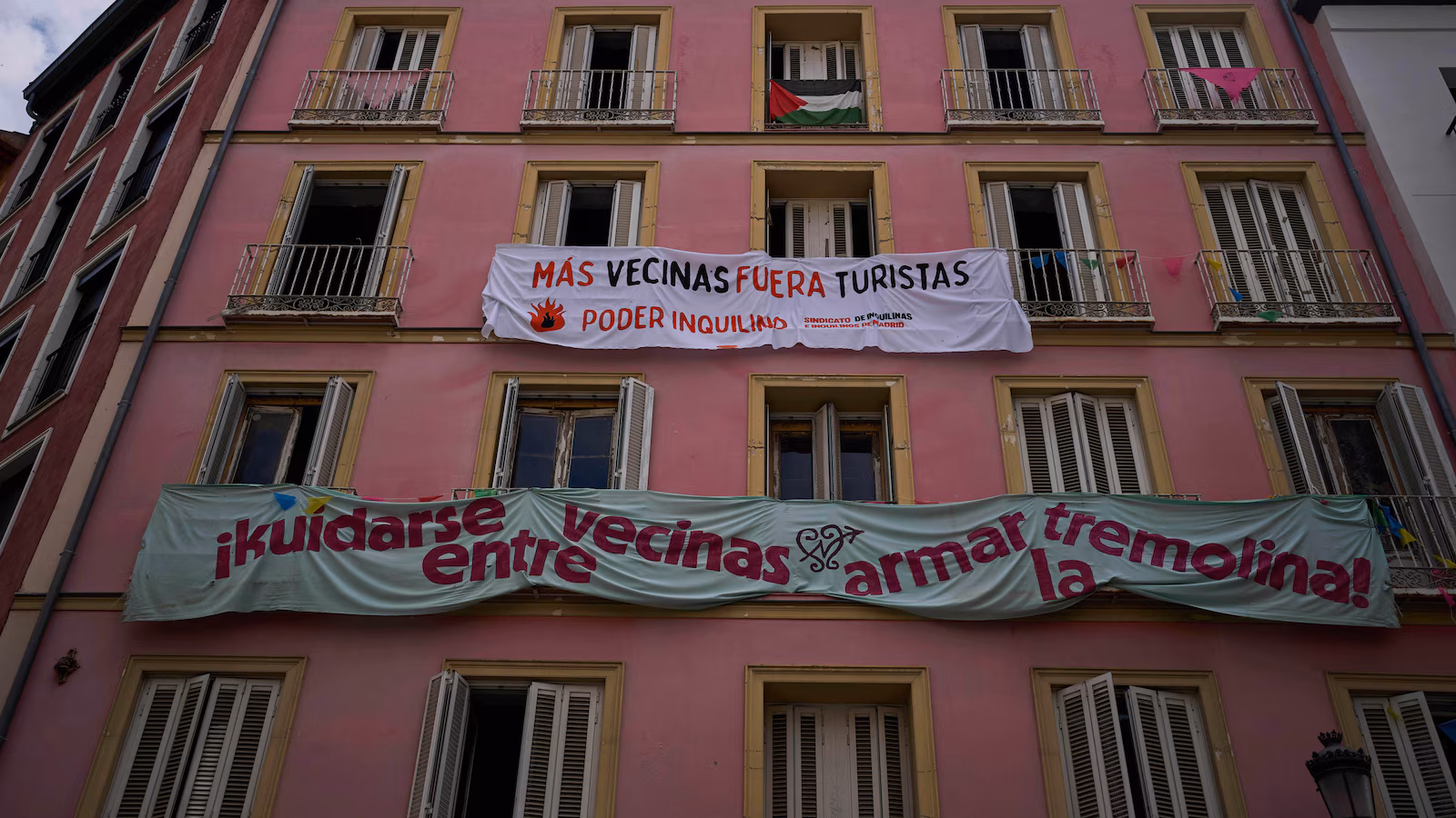 Featured image for Spain Fines Airbnb Millions for Unlicensed Rentals
