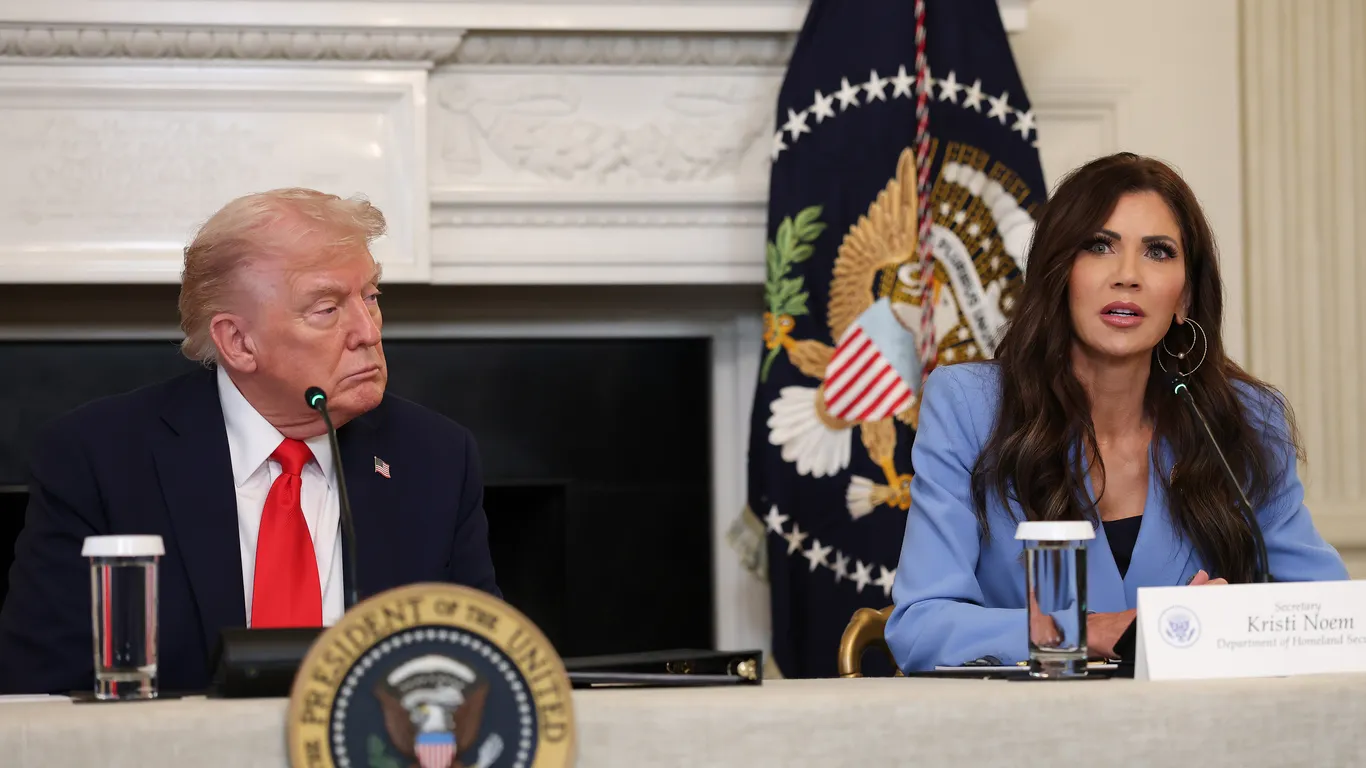 Featured image for Judge Restricts Federal Agents' Use of Force on Journalists and Protesters in Chicago