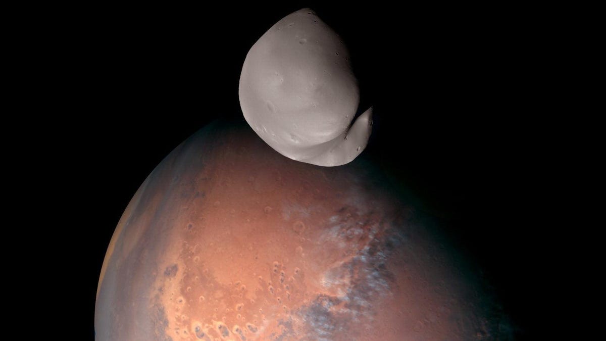 Featured image for UAE's Hope Probe Captures Unprecedented Images of Mars' Mysterious Moon Deimos