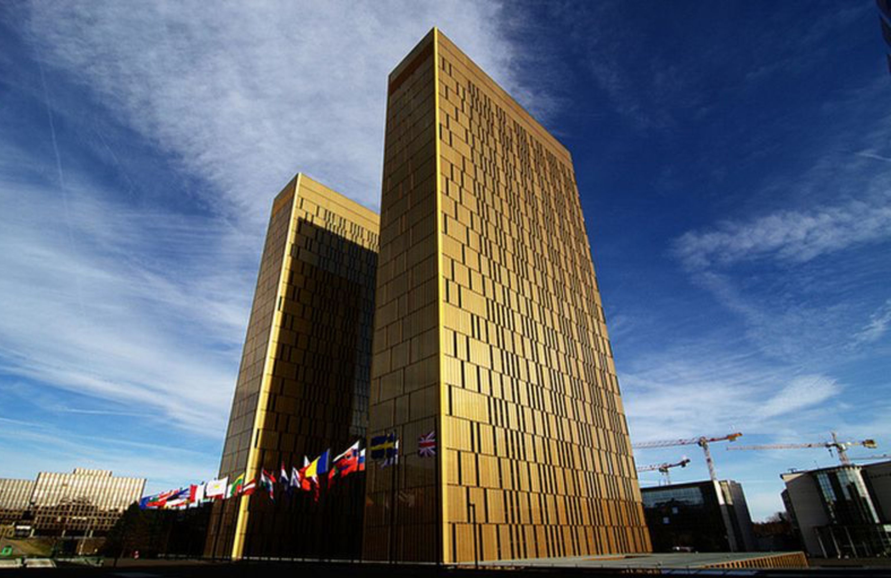 Featured image for Apple Faces Setback in EU Tax Battle, Could Pay $14 Billion Bill