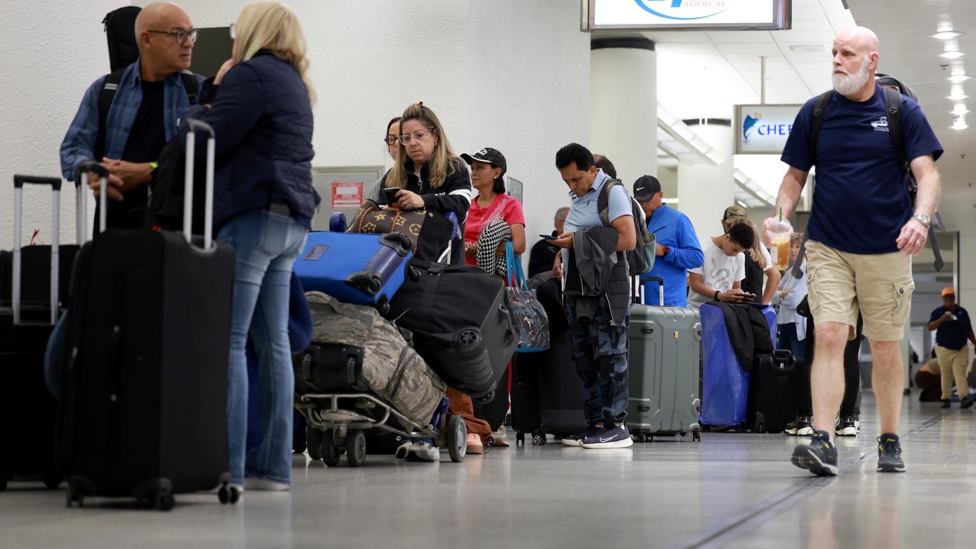 Record Memorial Day Travel Expected on Roads and in Airports