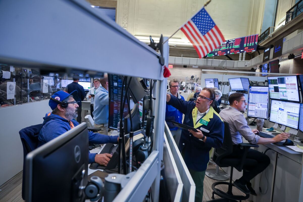 Market Anticipates Fed Rate Cuts Amidst Policy Uncertainty