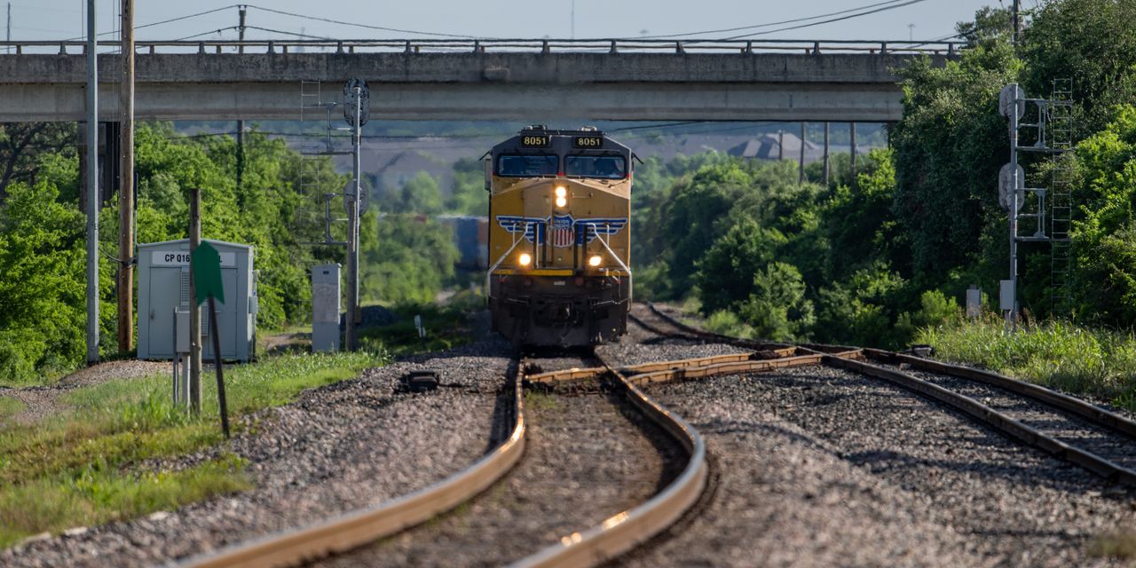 Featured image for Expert predicts impending recession and changing economic landscape.