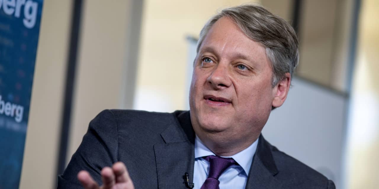 Featured image for Alternative Investments Gain Appeal Amid Pimco's Recession Warning.