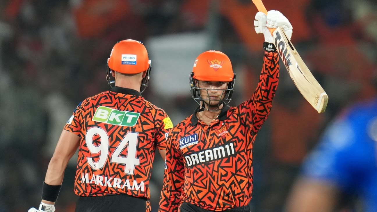 Featured image for "Record-breaking Sunrisers Hyderabad triumph over Mumbai Indians under new captaincy"