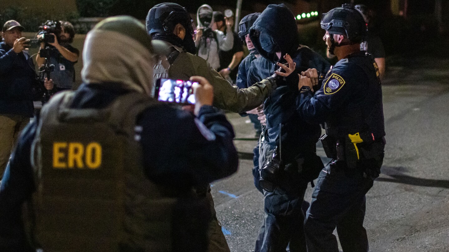 Featured image for Federal Court Reviews Trump’s National Guard Deployment in Chicago