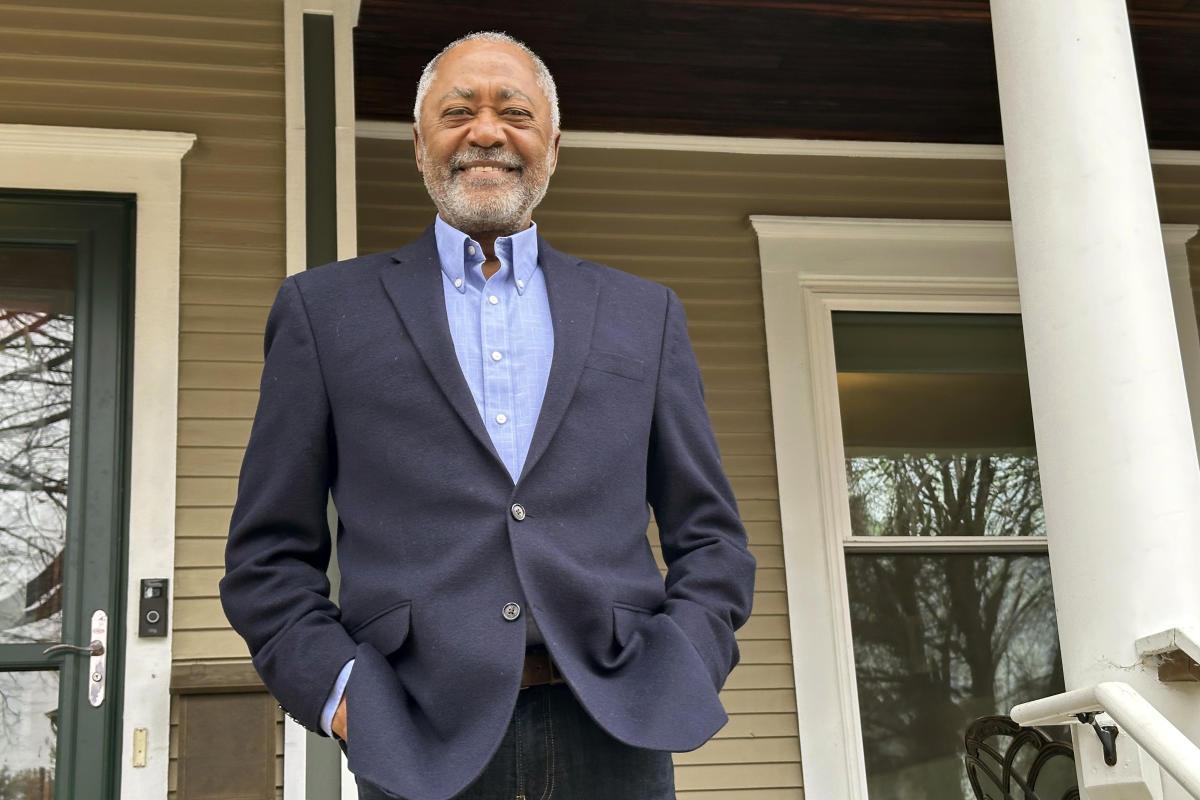Ilhan Omar faces primary rematch from Don Samuels in Minnesota