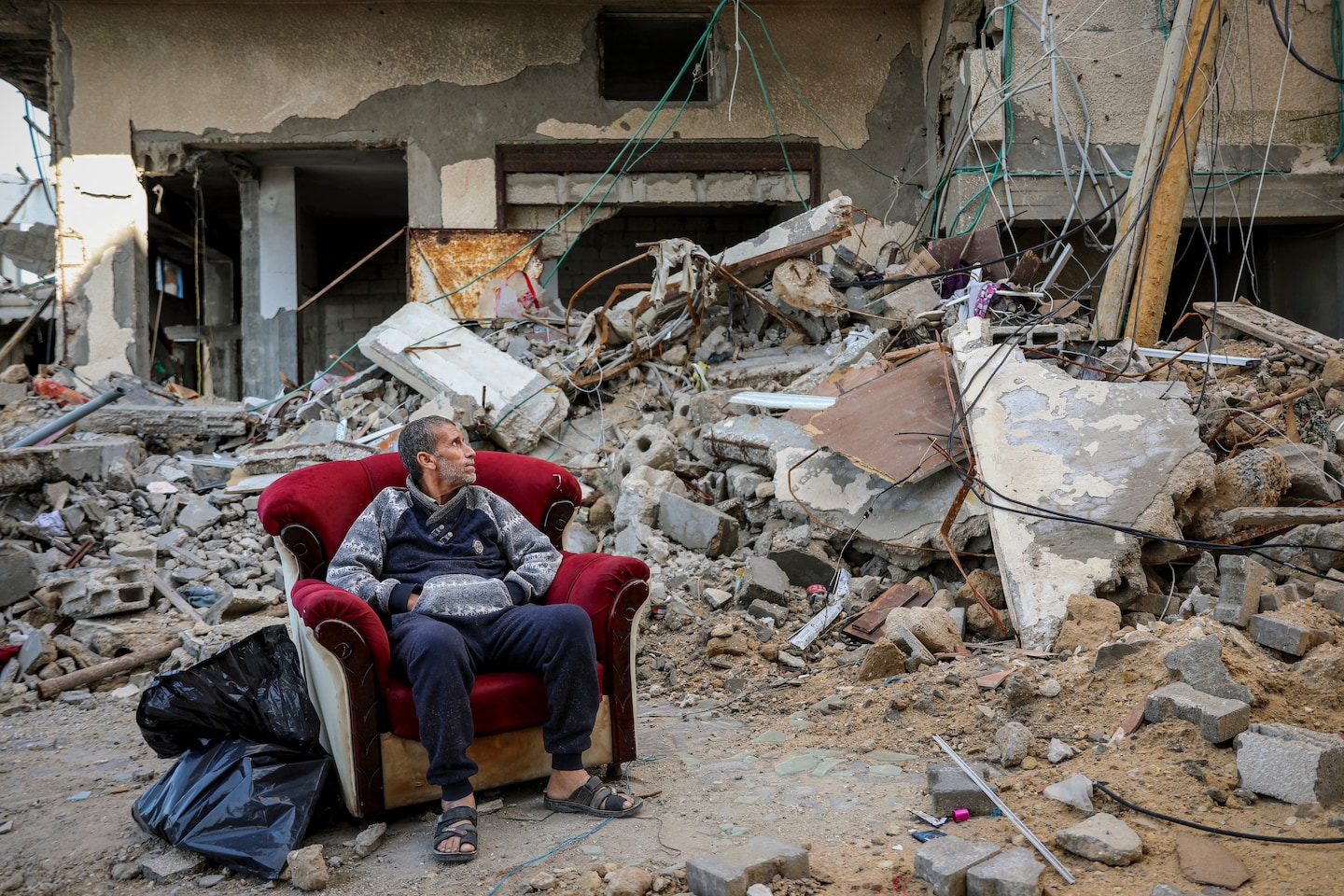 "Israel and Hamas Extend Gaza Truce, Seek Further Extension"