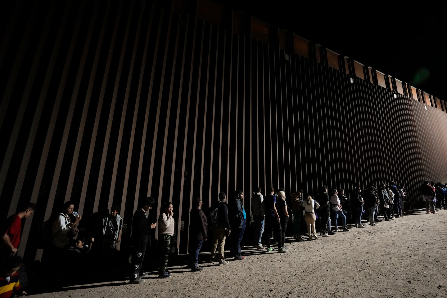 "Arizona Considers Costly 'Secure Border Act' for Local Police Immigration Enforcement"