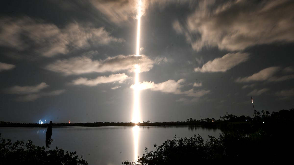 SpaceX Falcon 9 Launch Set for Favorable Cape Weather on Monday