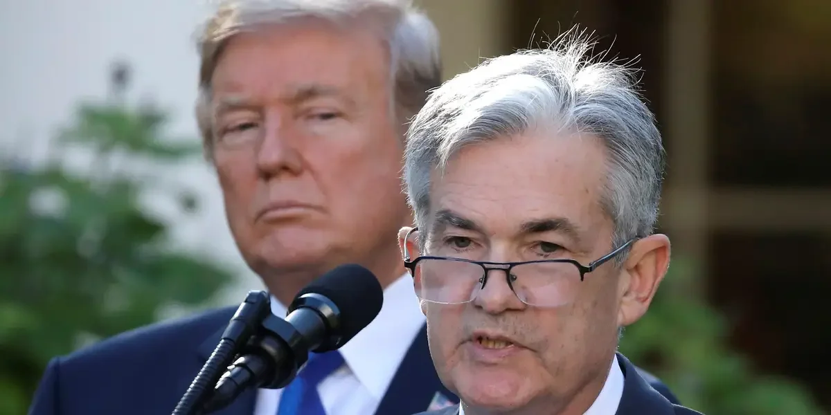 Trump escalates pressure on Powell with handwritten demands amid dollar slump