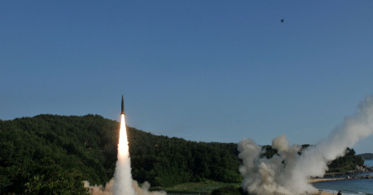 Featured image for "US Officials Consider Equipping Ukraine with Long-Range Missiles Armed with Cluster Bombs"