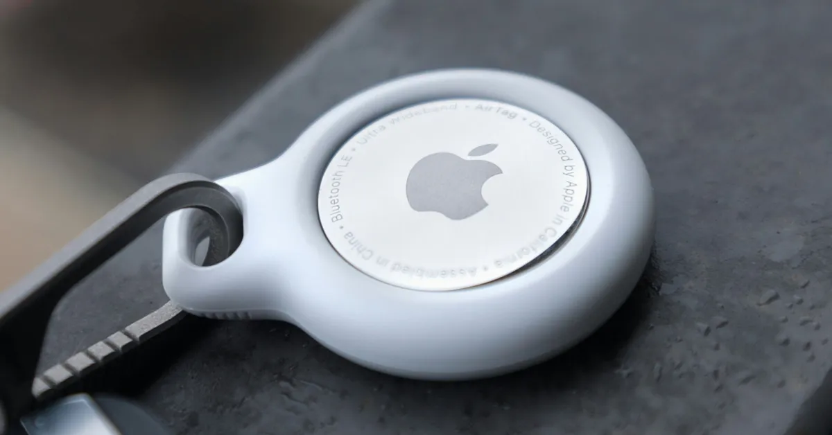 Featured image for Man Recovers Stolen Luggage Using AirTag, Finds Thief Wearing His Clothes