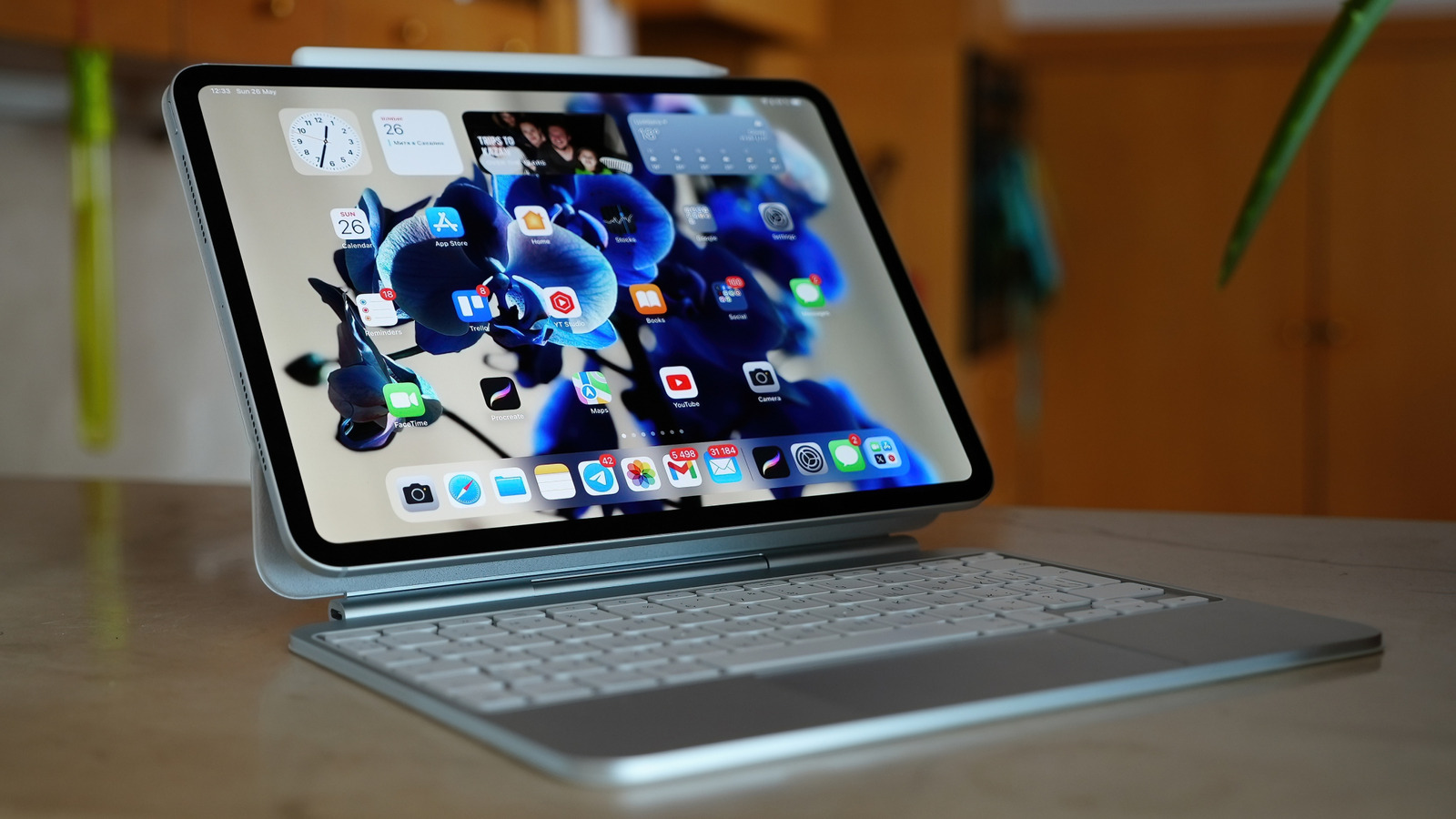 Featured image for Top Tips to Turn Your iPad into a Laptop Alternative