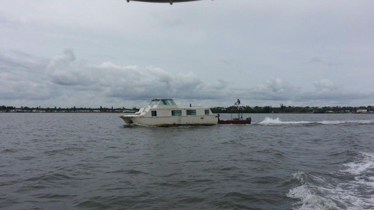 "Squatter Pirates: Abandoned Boat Homes in Florida"