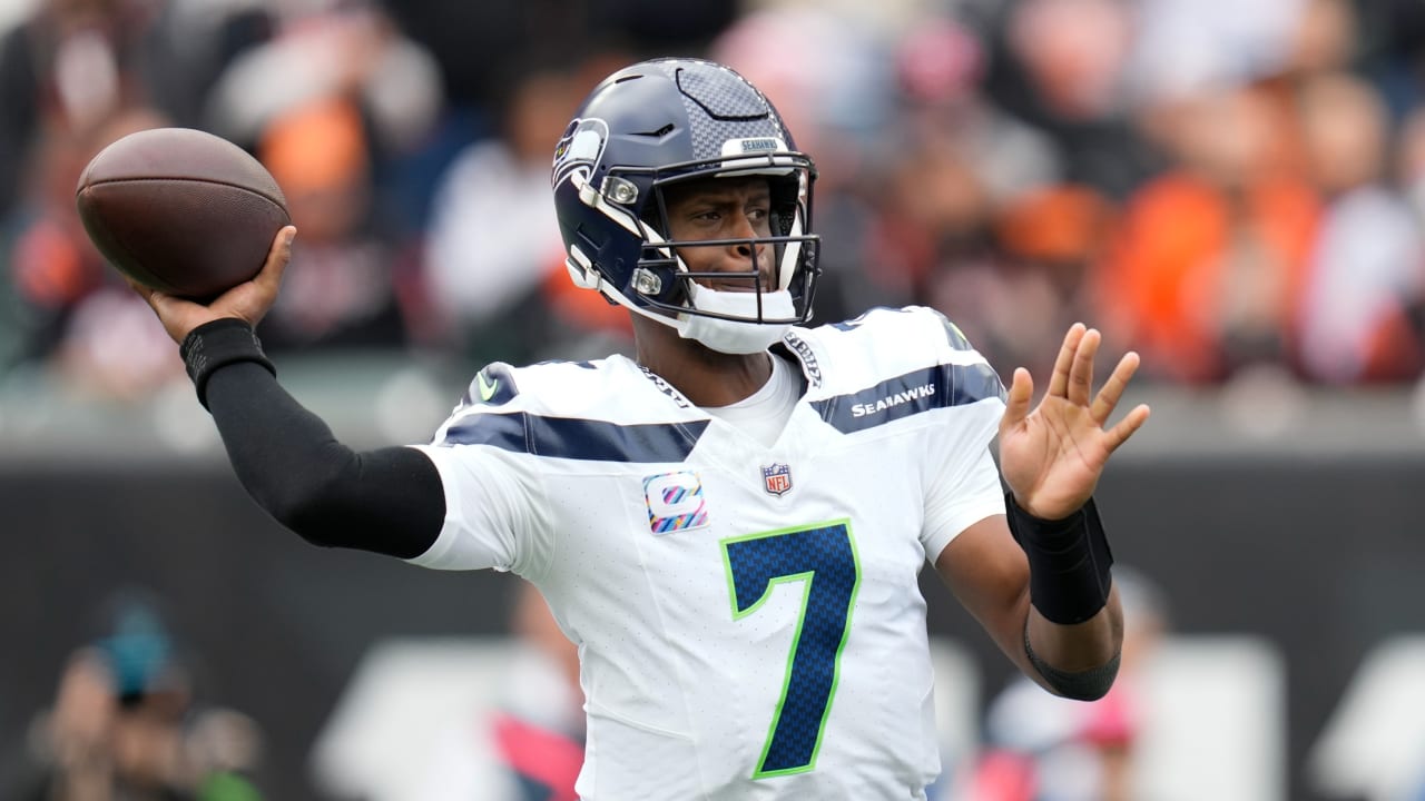 "Top Fantasy Football Picks for Week 7: QBs, RBs, WRs, and Flex Options"
