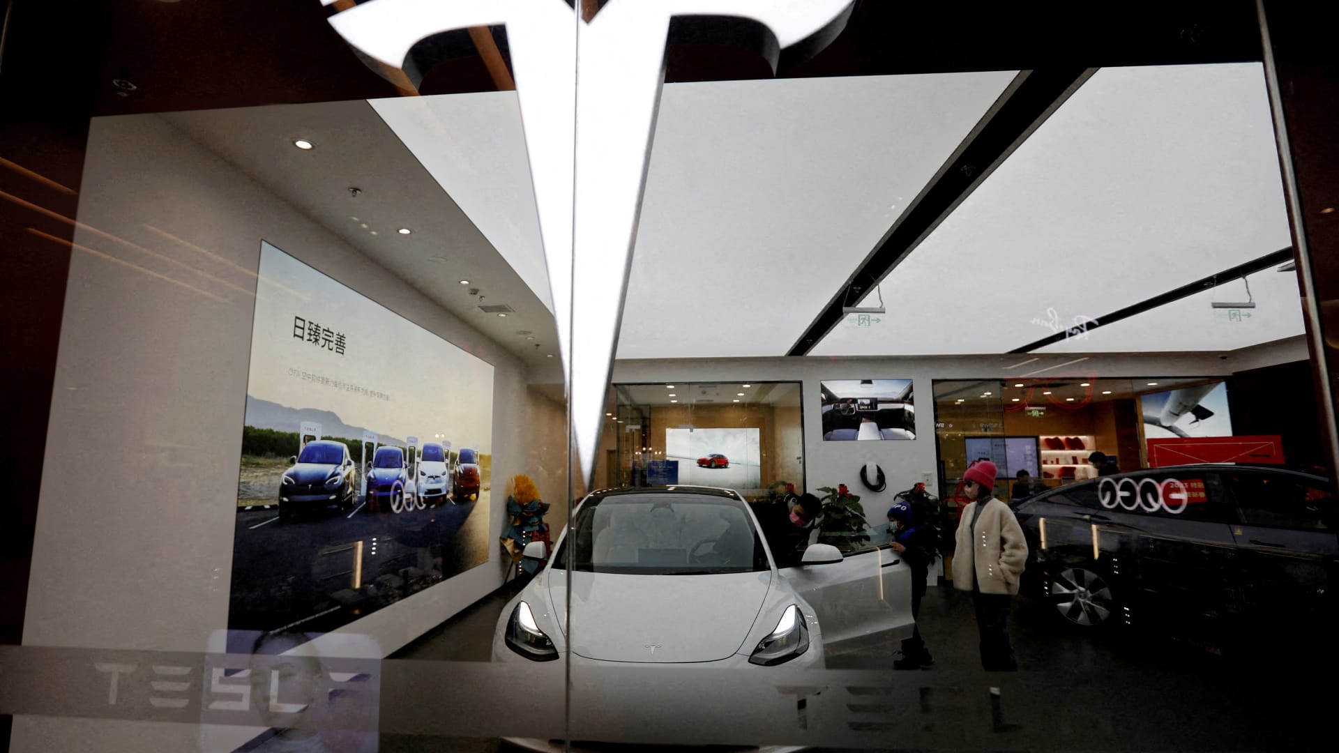 Tesla slashes Model 3 and Model Y prices in the US amid declining deliveries