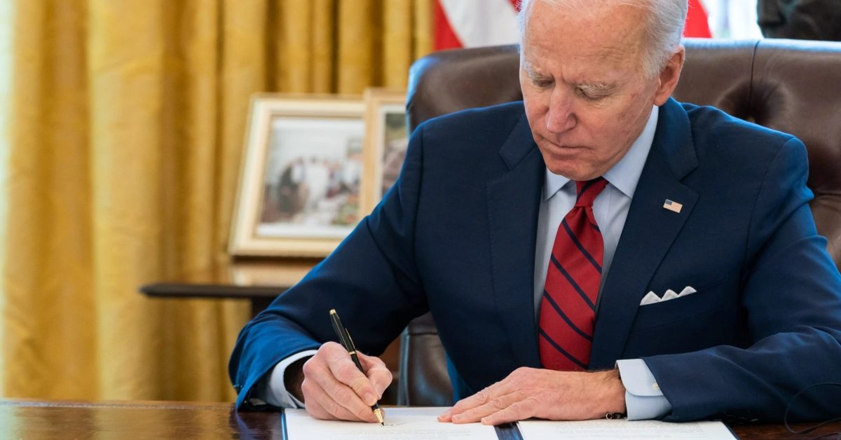 "Biden Administration Faces Pressure to Delay Electric Vehicle Transition"