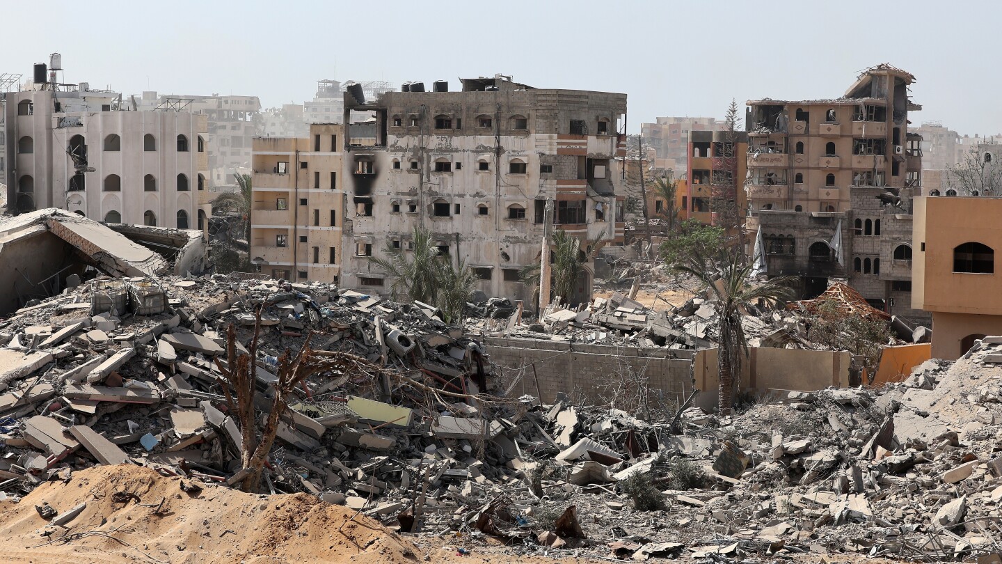 Featured image for International Journalists Tour Gaza Amidst Ongoing Conflict and Military Movements