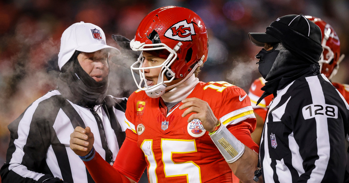 Featured image for "Manufacturer Defends Patrick Mahomes' Broken Helmet as Doing Its Job"