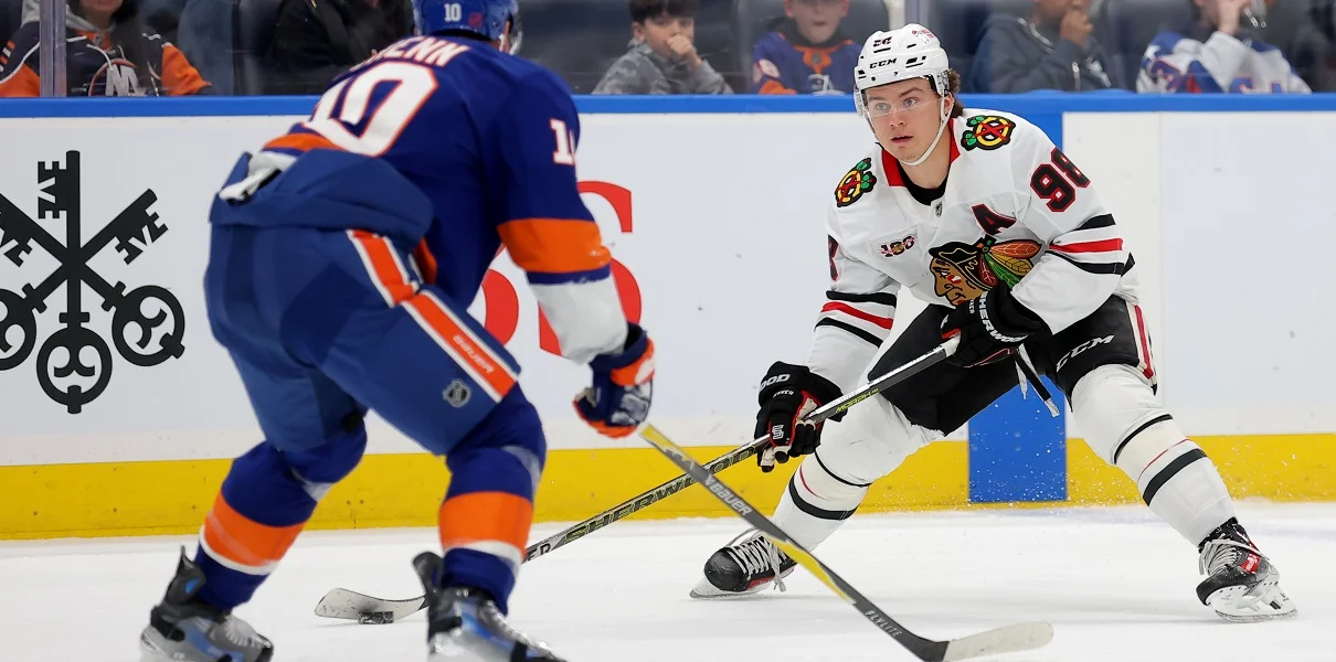 Blackhawks ride Lardis's three-point night to a 4-3 win over Islanders
