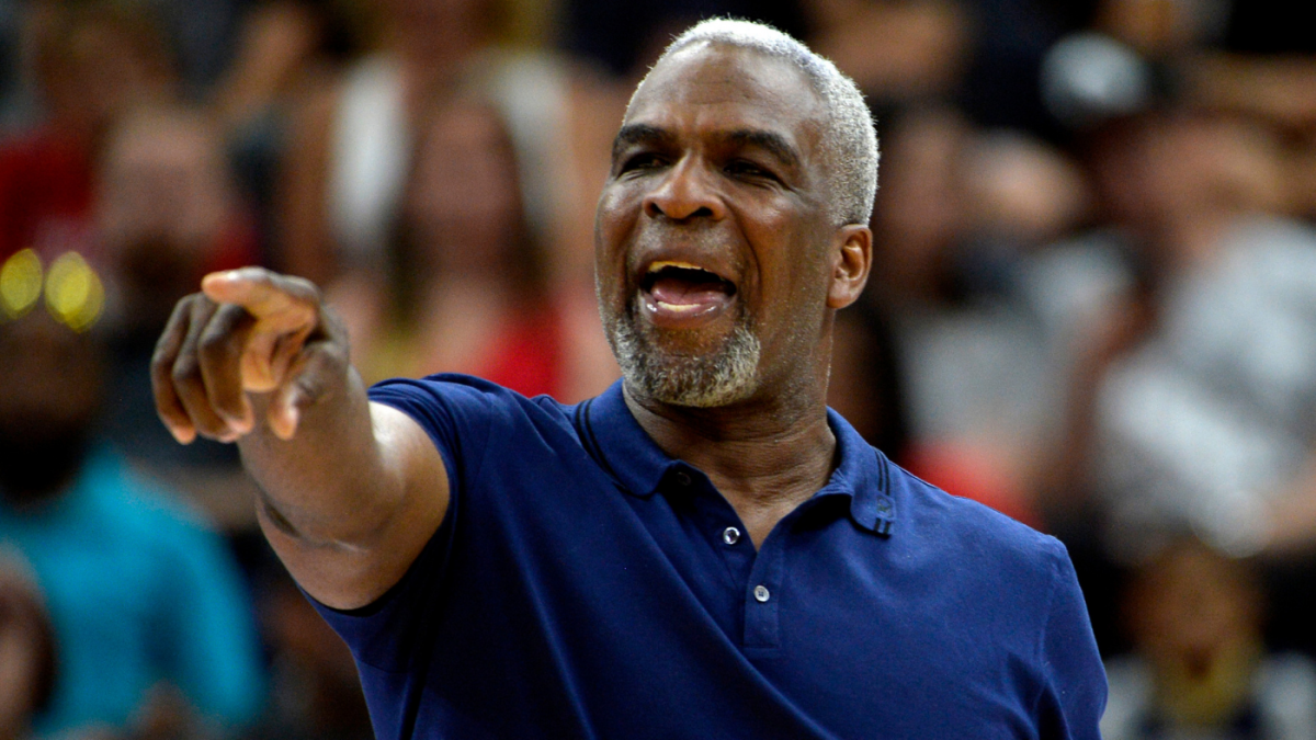 Charles Oakley's lawsuit against Madison Square Garden and James Dolan reinstated.