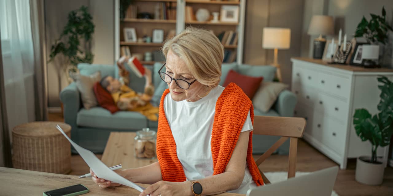 "Maximizing CD Returns: Navigating Risks and Fed Rate Cuts"