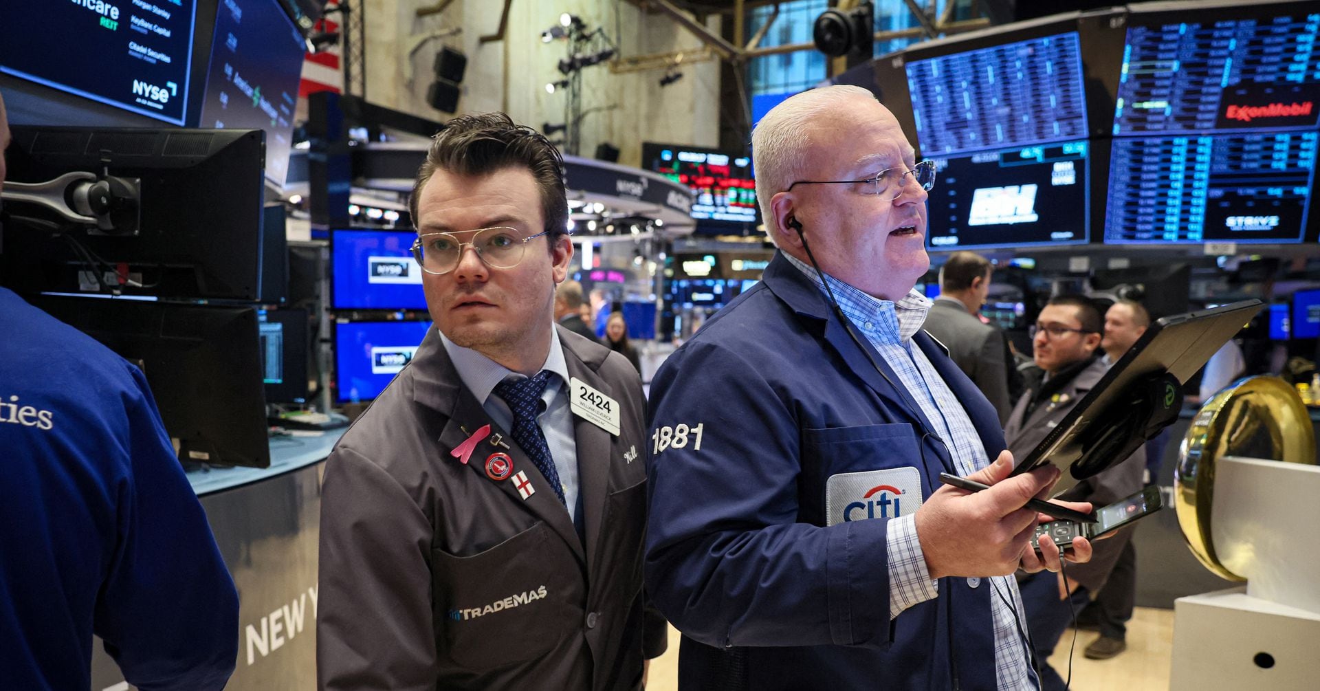 "Record Highs and Strong Earnings Drive S&P 500 and Dow to New Peaks"
