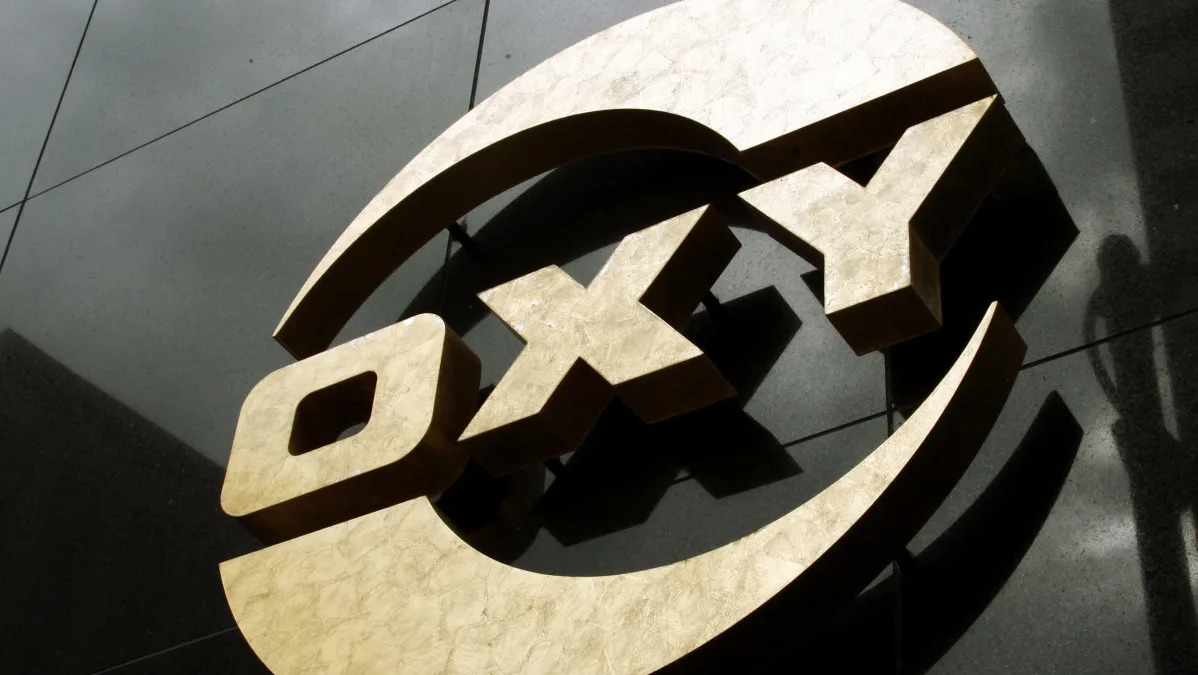 Featured image for "Occidental Petroleum Exceeds Q4 Expectations with Rig Cuts for Flat Output"