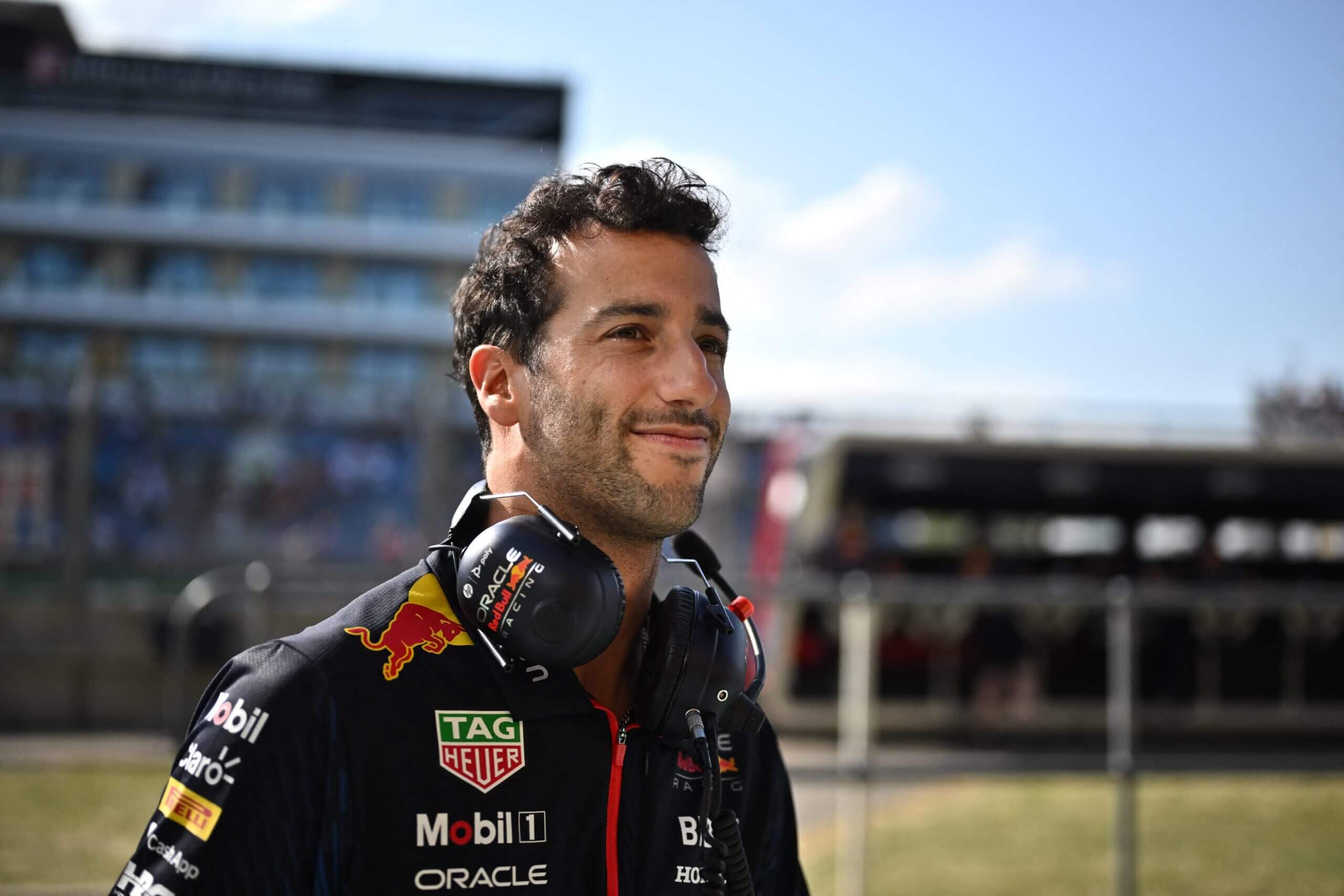 Daniel Ricciardo Returns to F1, Replaces Nyck de Vries at AlphaTauri