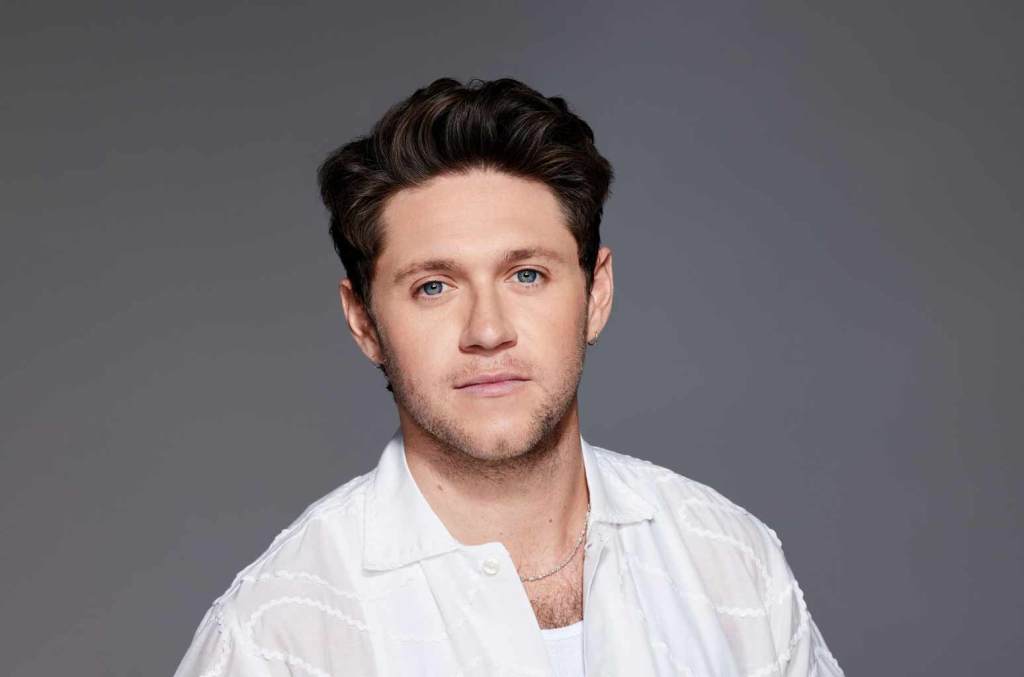 Niall Horan and Chance The Rapper Perform as 'The Voice' Top 5 is Revealed.