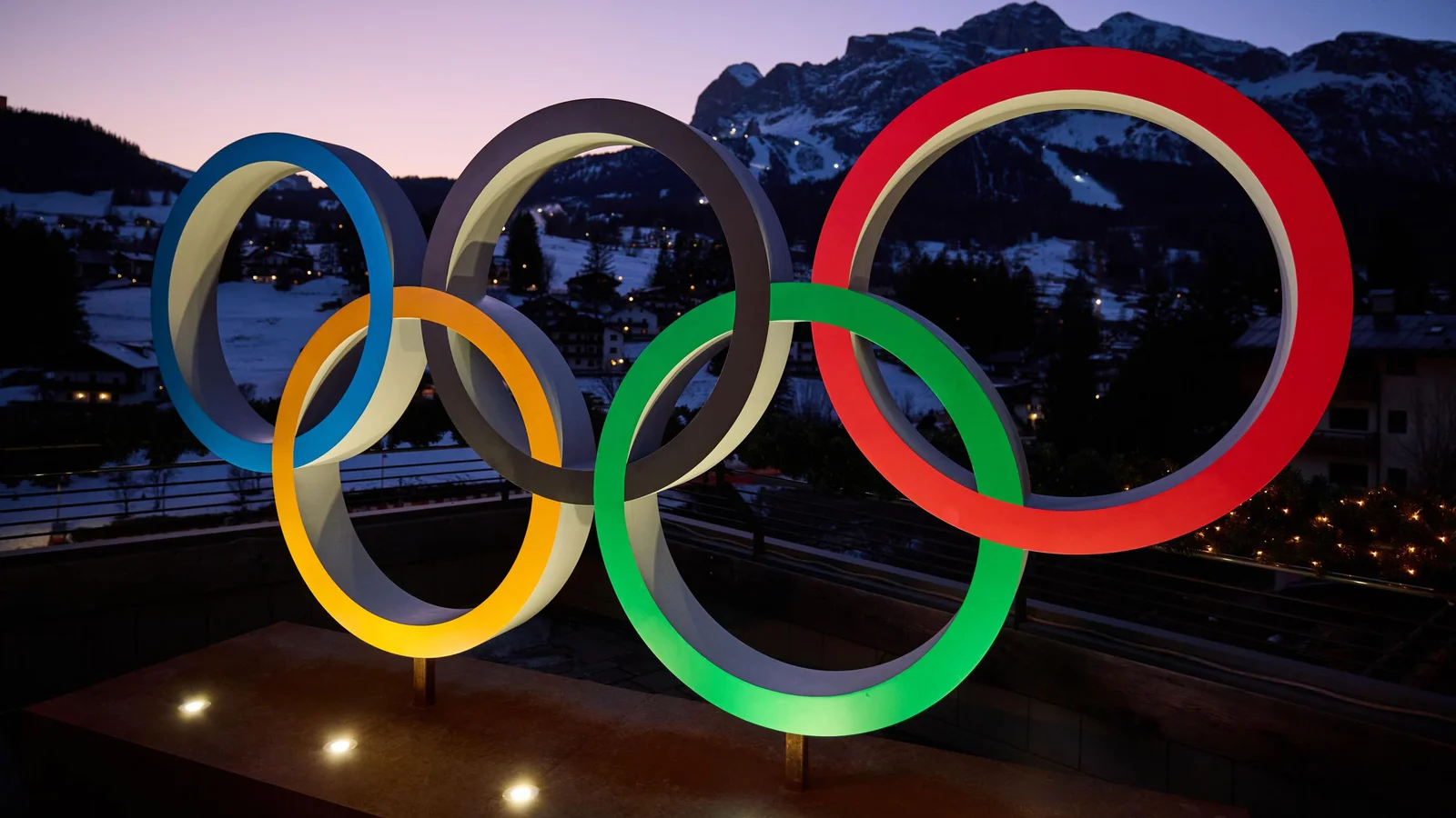 Snow postpones first Olympic women's downhill training in Cortina