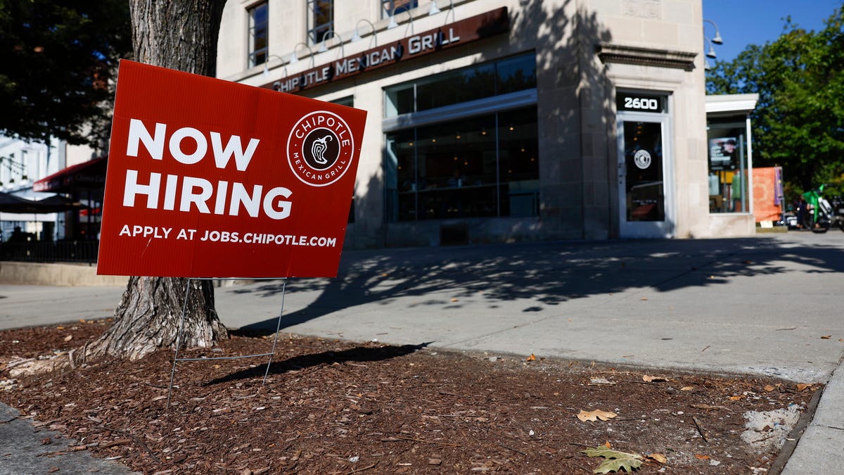 Mixed Signals in US Job Market Despite Strong May Gains