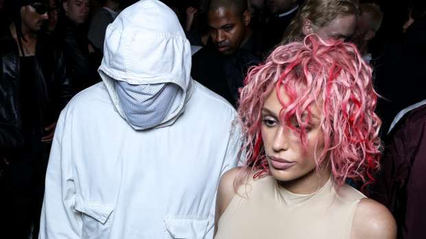 Featured image for Bianca Censori Turns Heads with Bold Fashion and NYC Outing