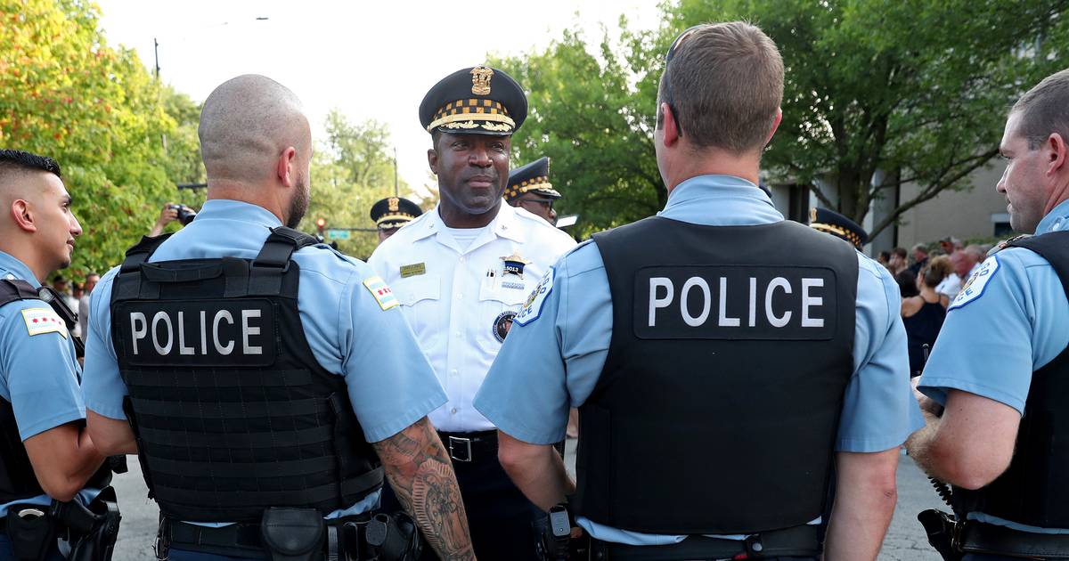 Featured image for Mayor Brandon Johnson appoints Larry Snelling as Chicago's new police superintendent