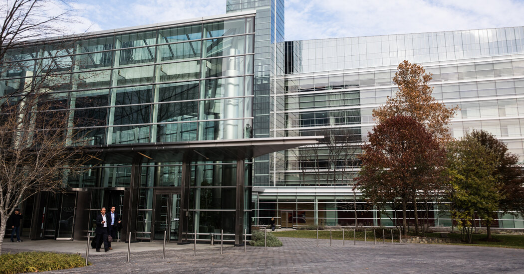 Featured image for "Gannett and McClatchy Reduce Ties with A.P."