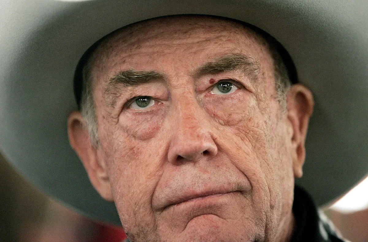 Poker legend Doyle Brunson passes away at 89.