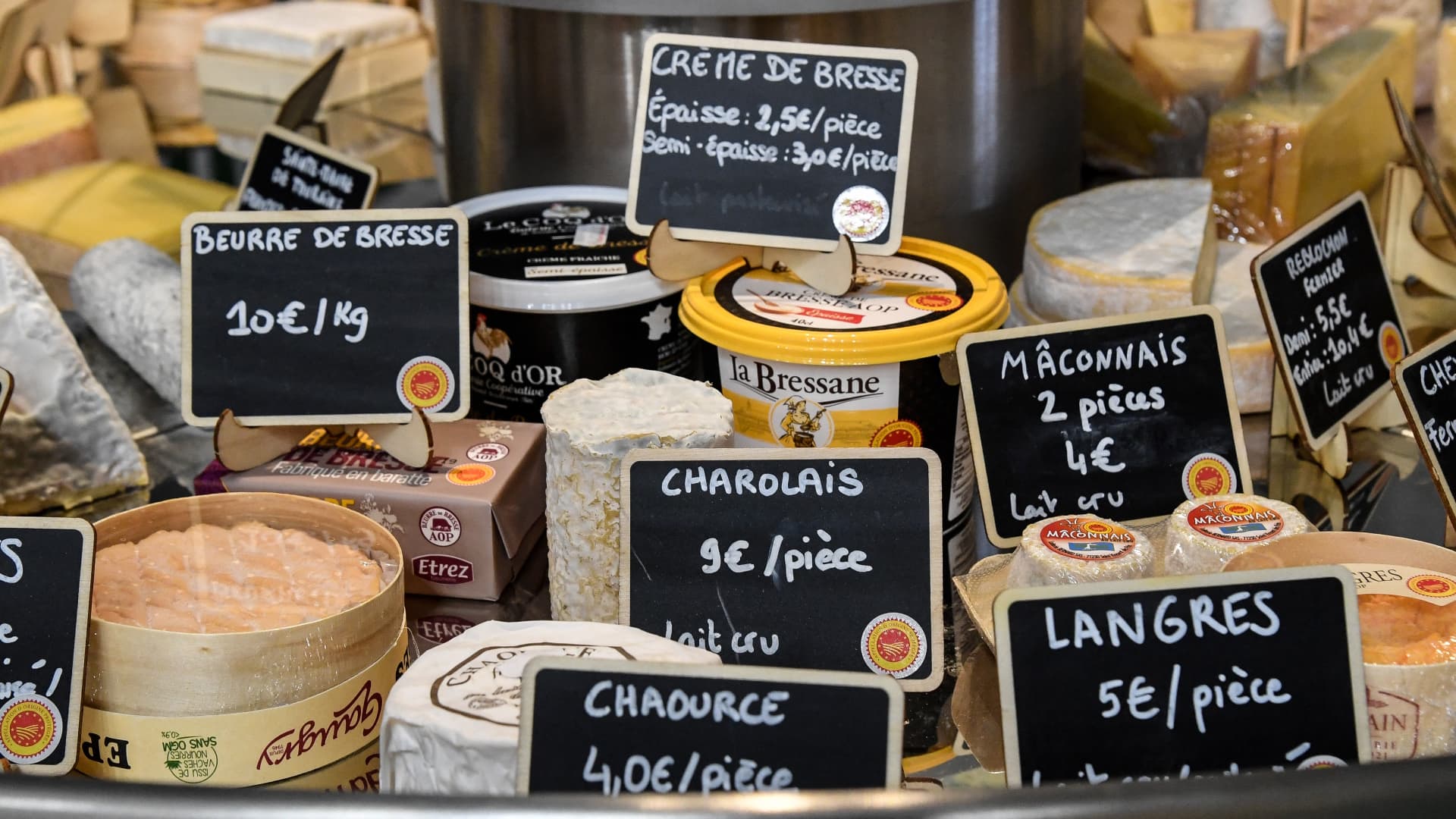 Featured image for China Imposes Up to 42.7% Tariffs on EU Dairy Products