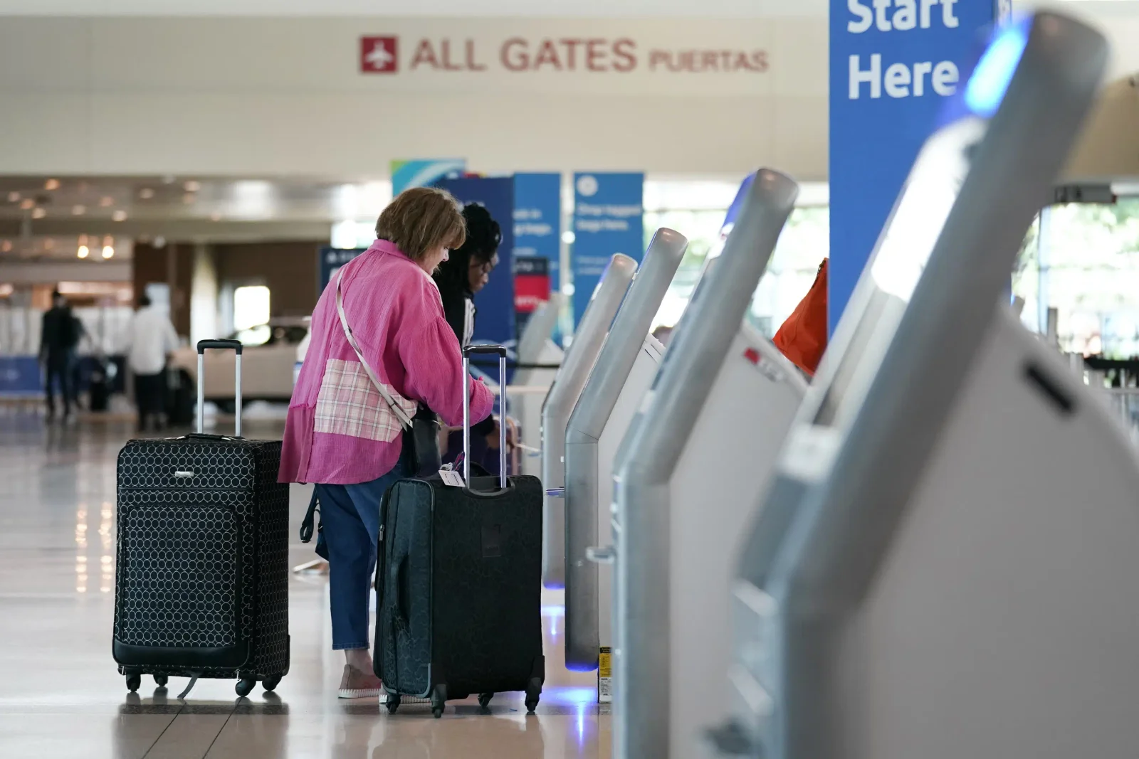 "US lawmakers propose new aviation policies to benefit passengers and improve safety."