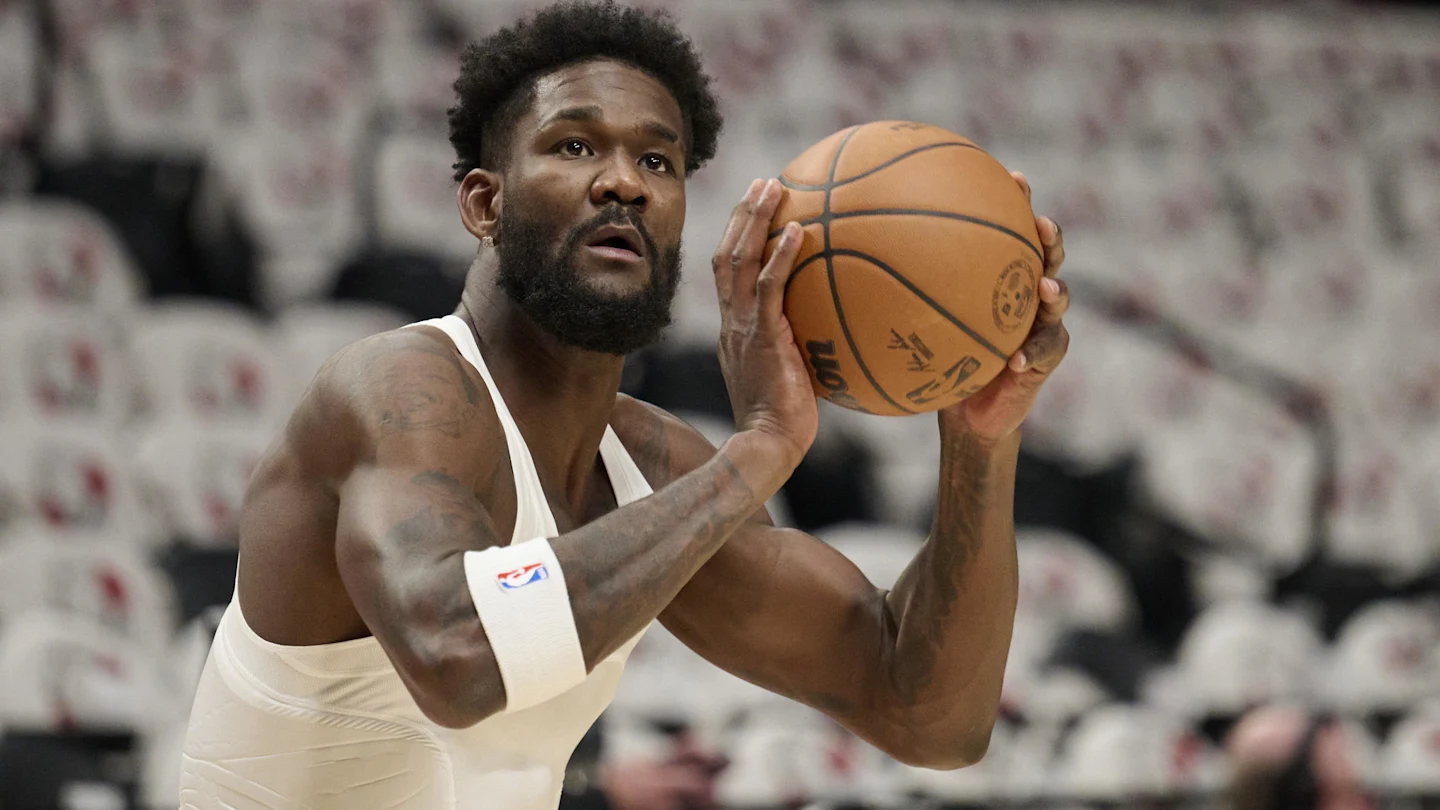 Featured image for Deandre Ayton Aims to Make an Impact with the Lakers